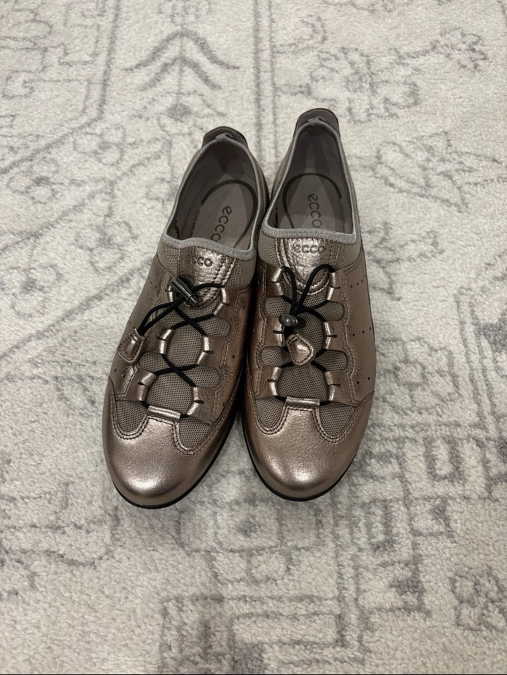 NWOT ECCO Bluma Metallic Bronze Toggle Comfort Low Top Sneakers Flats, size 41